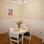 Planeta Dos Sonhos - Fast Wi-fi, 1bdr, Centre *