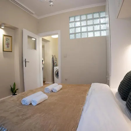 Apartamento Planeta Dos Sonhos - Fast Wi-fi, 1bdr, Centre *