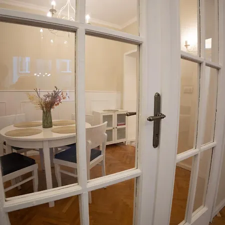 Apartamento Planeta Dos Sonhos - Fast Wi-fi, 1bdr, Centre *